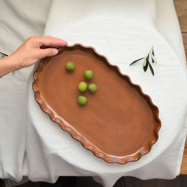 Ruffle Medium Oval Platter - Cocoa on Natural